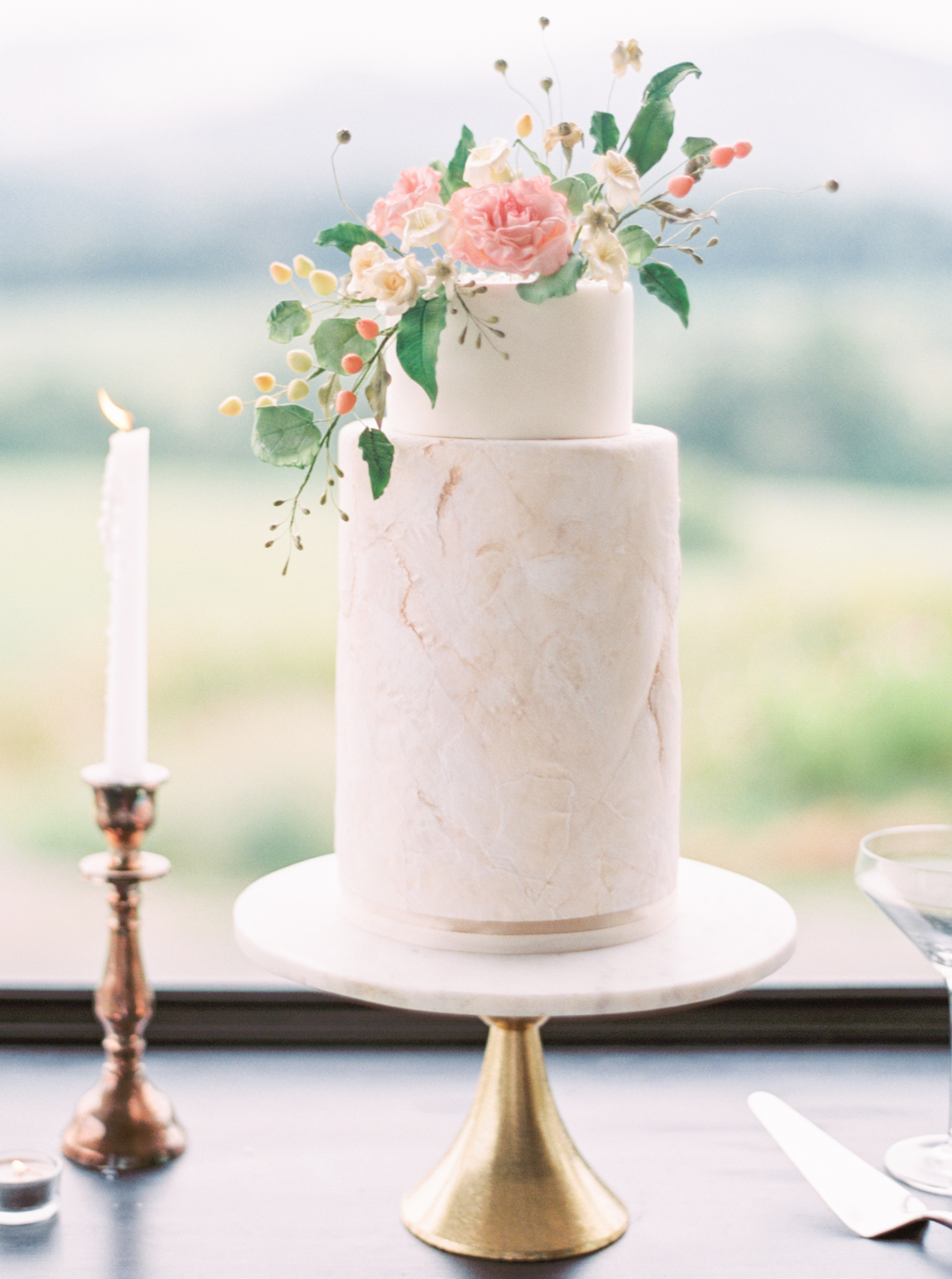 Pippin Hill Wedding Photos | Molly Carr Photography | Lauren Emerson Events | Pippin Hill Farm & Vineyard | Wedding Cake | Simple Wedding Cake | Marble Wedding Cake | Simple Wedding Decor | 