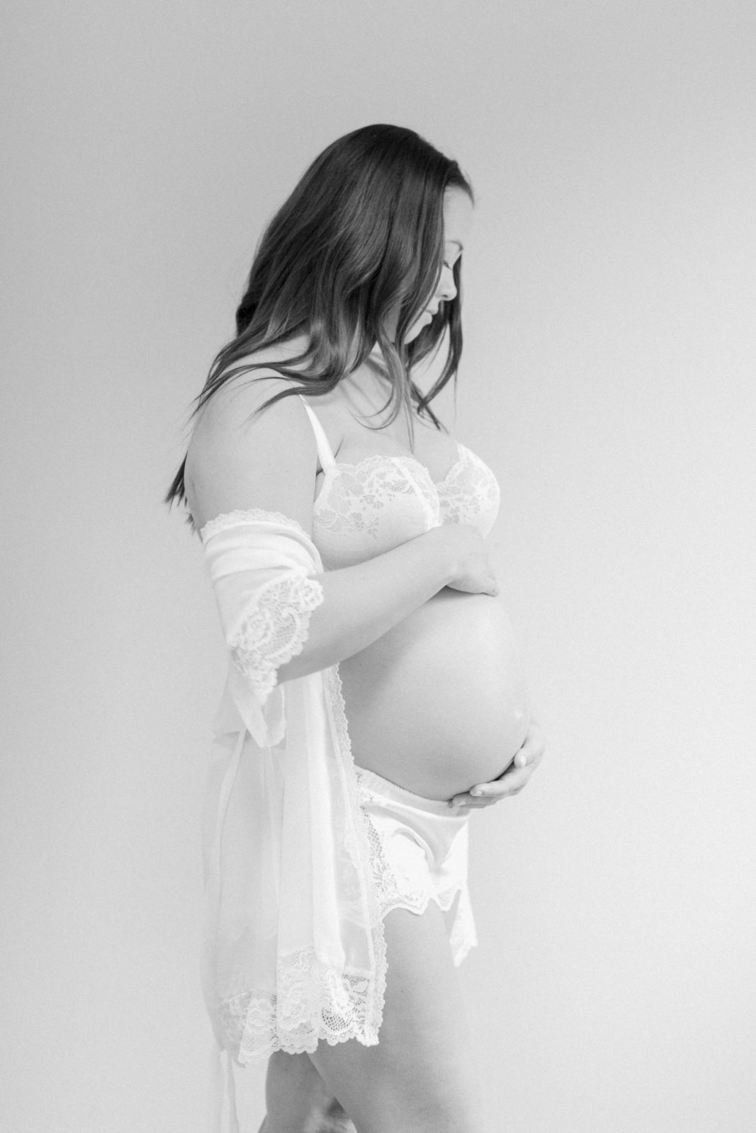 Fine art maternity photographer | Paris maternity photograph | Film photographer