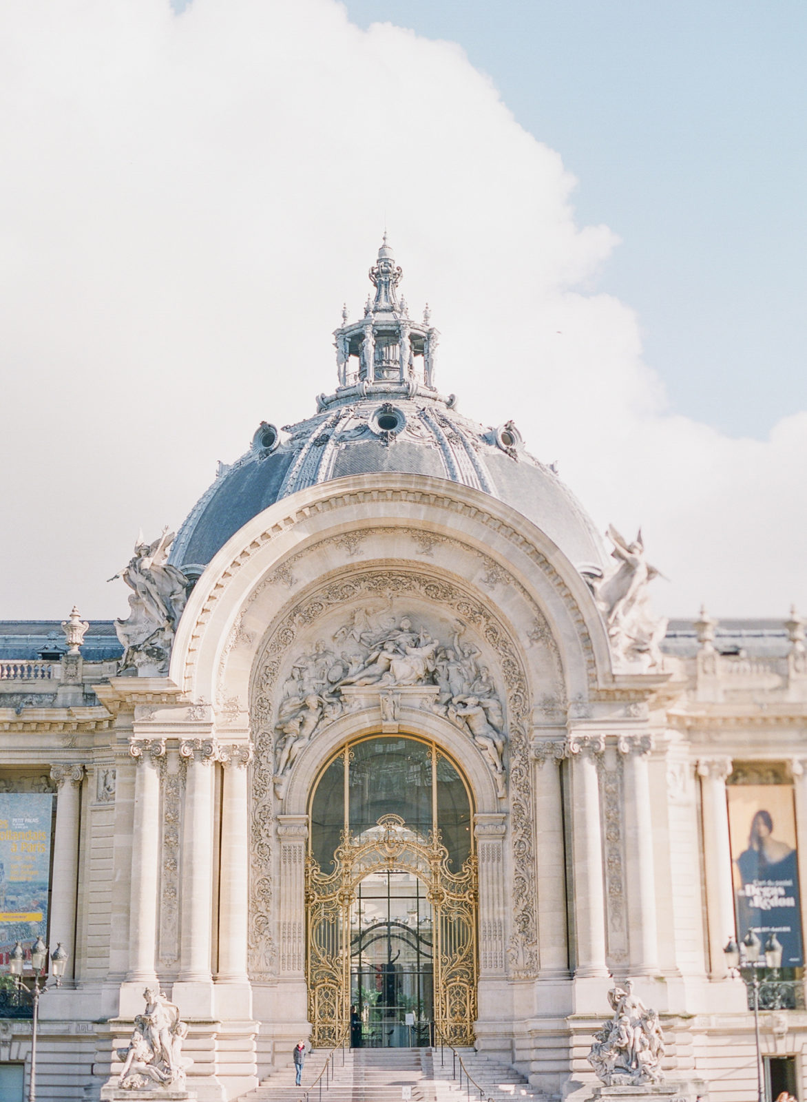 Best Wedding Photos of 2018 | Paris Wedding Photographer | France Film Photographer | Destination Wedding Photography | Molly Carr Photography | Petit Palais | Paris Film Photography