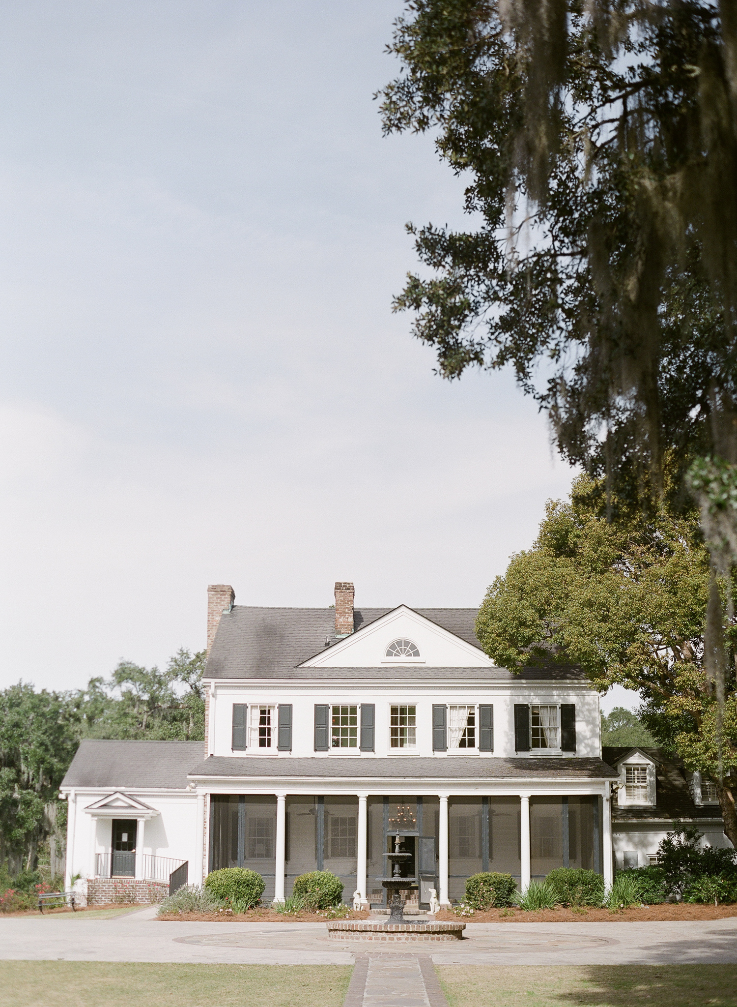 Legare Waring House Wedding Photography | Charleston Wedding Photographer | Charleston Film Photographer | Molly Carr Photography | The Petal Report | Plantation House in South Carolina