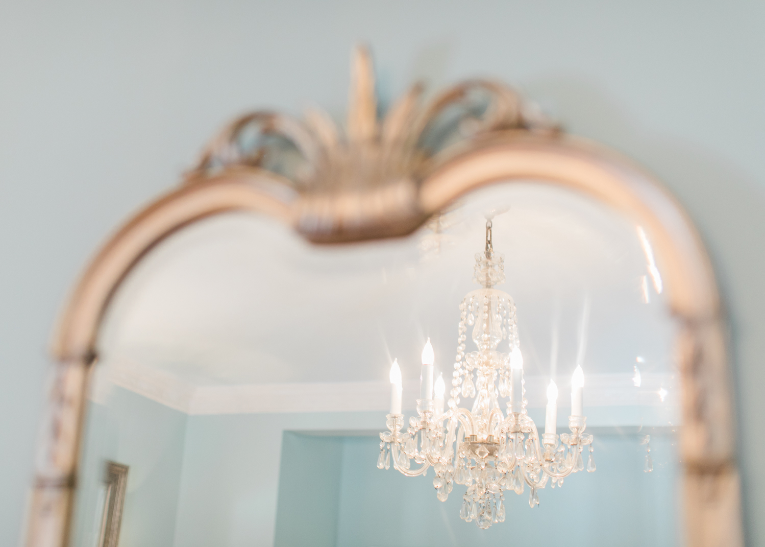 Legare Waring House Wedding Photography | Charleston Wedding Photographer | Charleston Film Photographer | Molly Carr Photography | The Petal Report | Plantation House in South Carolina | Antique Gold Chandelier with Gold Mirror