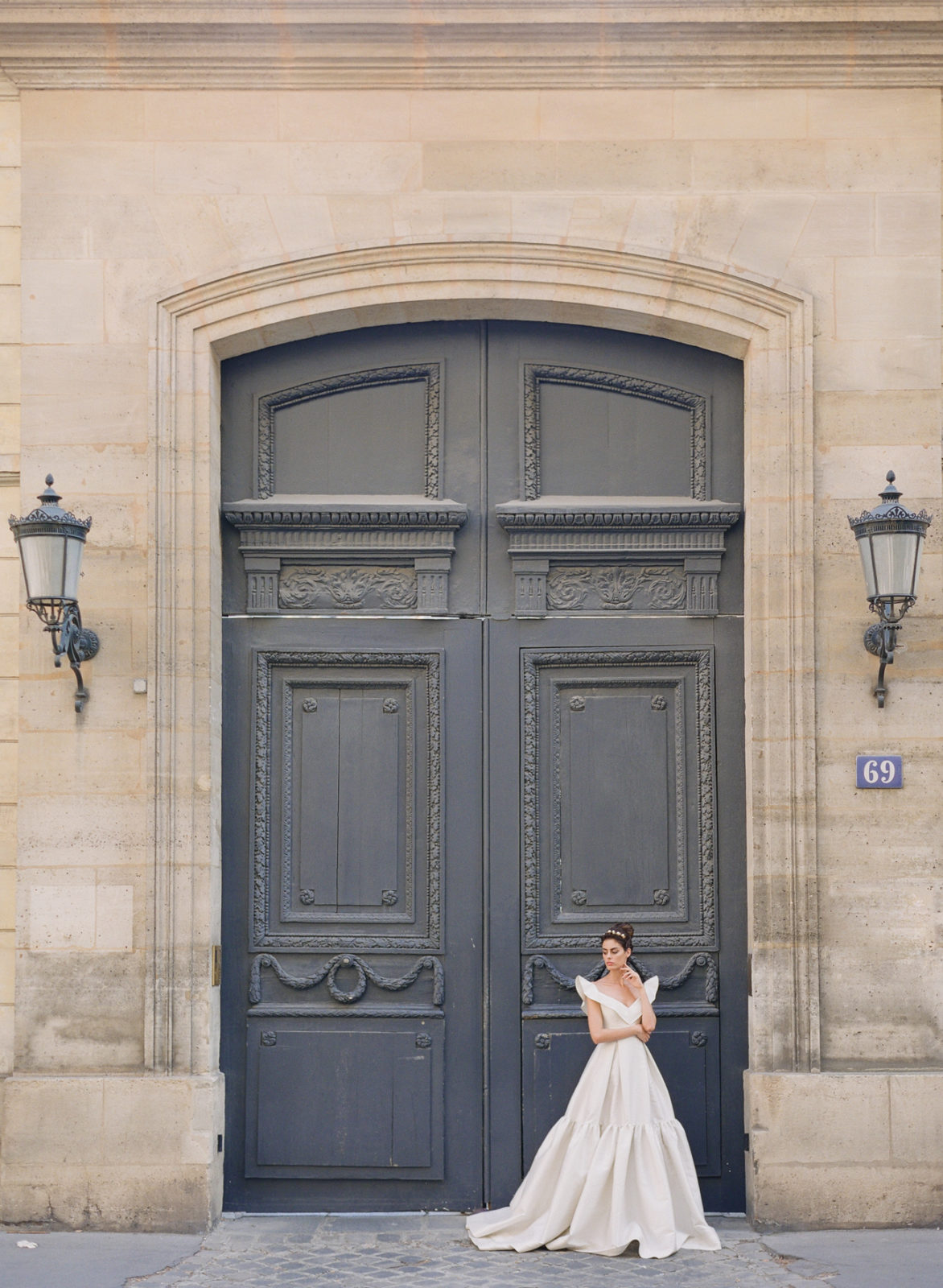 Musee Rodin Wedding Photographer | Paris Garden Wedding Photography | Paris Film Photographer | France Wedding Photography | Molly Carr Photography | Paris Outdoor Wedding | Bride in Front of Paris Door