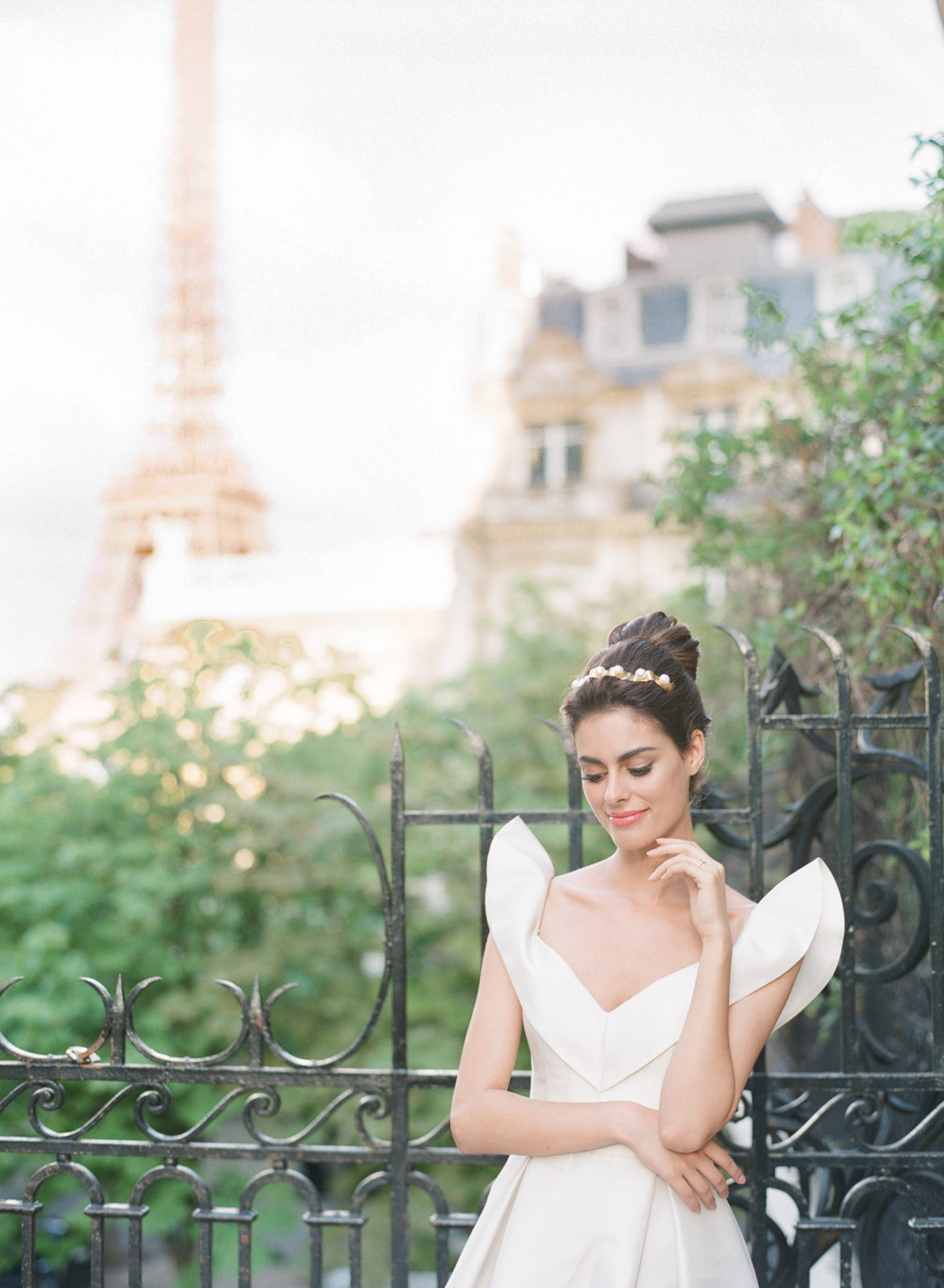 Musee Rodin Wedding Photographer | Paris Garden Wedding Photography | Paris Film Photographer | France Wedding Photography | Molly Carr Photography | Paris Outdoor Wedding | Lihi Hod Wedding Dress | Bride at Eiffel Tower