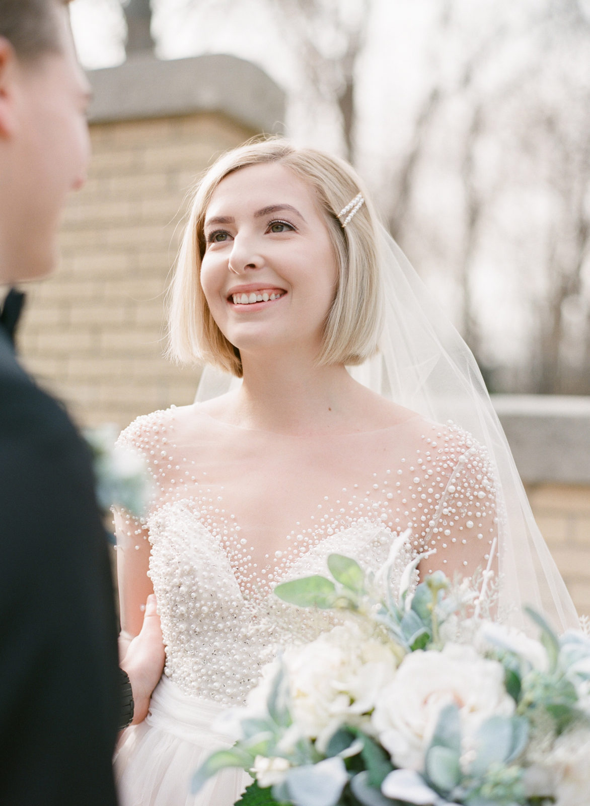 Laurel Hall Wedding Photographer | Estate Wedding Venue | Midwest Film Photographer | Molly Carr Photography | Bride with Blond Bob
