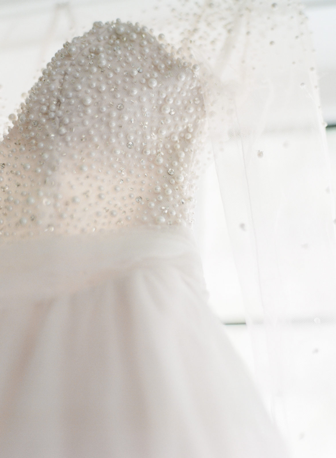 Laurel Hall Wedding Photographer | Estate Wedding Venue | Midwest Film Photographer | Molly Carr Photography | Pearl Wedding Dress