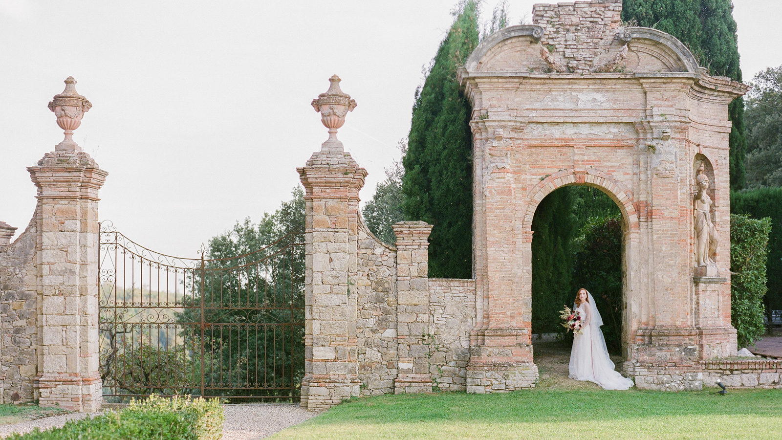 Tuscany Wedding Photographer | Molly Carr Photography | Villa di Geggiano Luxury Wedding | Italy Film Photographer | Fete Event Planning | Isibeal Studio