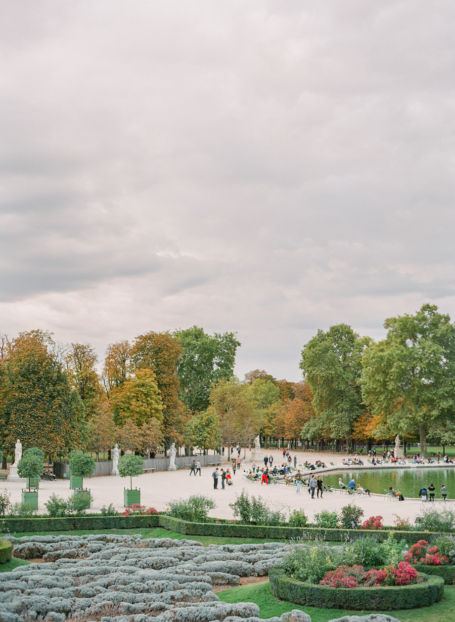 Paris Film Photos by France Wedding Photographer Molly Carr Photography | Europe Wedding Photographer | Destination Wedding Autumn | Paris in the Fall | Jardin des Tuileries