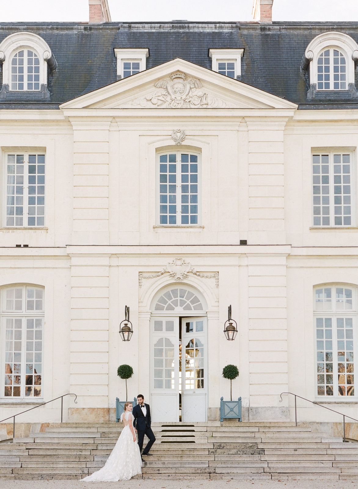 Best Destination Wedding Venues | Molly Carr Photography | Luxury Destination Wedding | Paris Film Photographer | France Wedding Photography | Chateau du Grand-Luce | Loire Valley, France