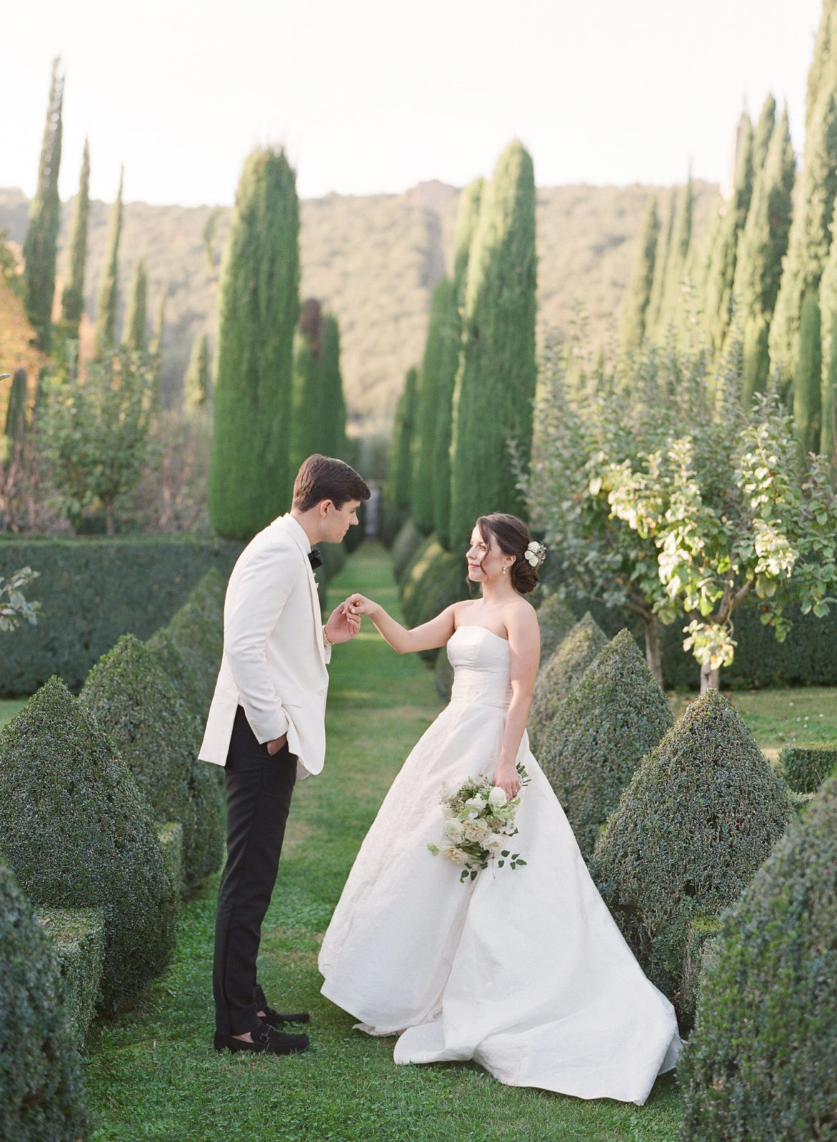 Best Destination Wedding Venues | Molly Carr Photography | Luxury Destination Wedding | Paris Film Photographer | France Wedding Photography | Villa Cetinale | Siena, Tuscany, Italy