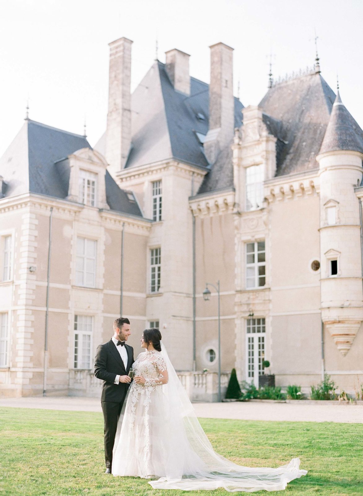 Paris Film Photographer | Chateau Jalesnes Wedding | Molly Carr Photography
