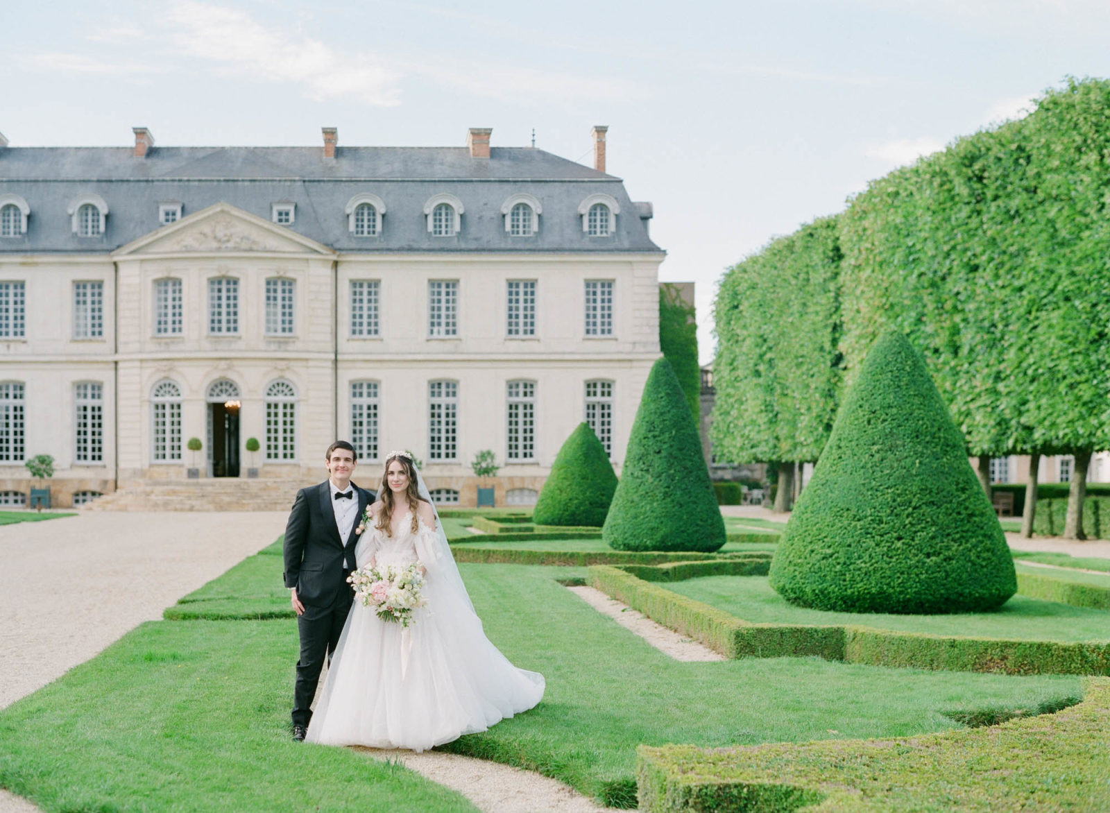 Chateau du Grand-Luce Wedding Photographer | Loire Valley France Luxury Wedding | Molly Carr Photography