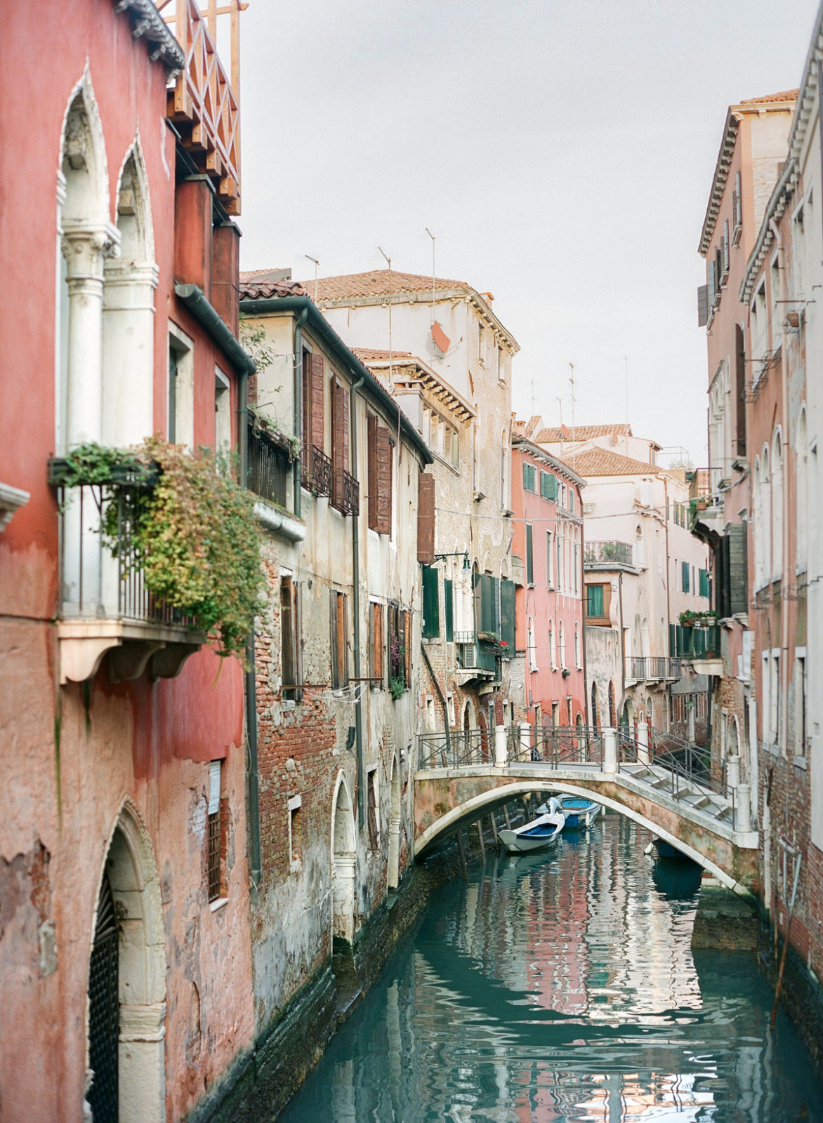 Venice Wedding Photographer | Italy Film Photography | Molly Carr Photography | Colorful Venice Canals Sunset